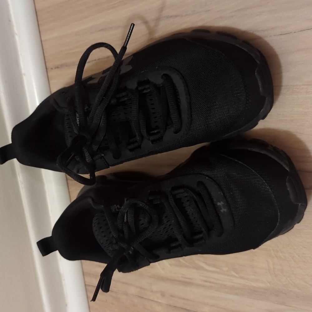 Sz.8 Under Armour Charged Assert All Black Sneakers - Picture 3 of 14